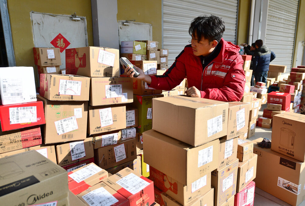 Dazi sui pacchi cinesi sotto 150 euro: cosa cambia dal 2026